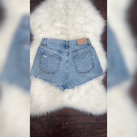 Zara Short - Picture 2 of 6